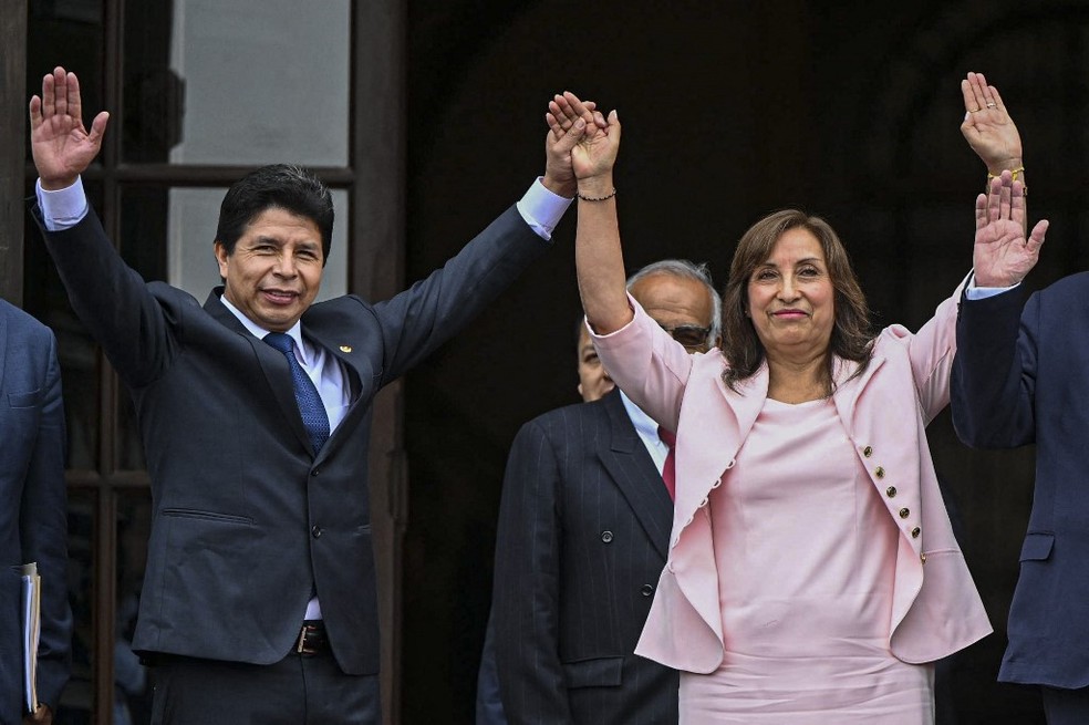 Imagem de Pedro Castillo e Dina Boluarte em novembro de 2022 — Foto: Ernesto Benavides/ AFP