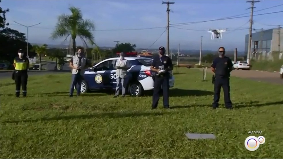 Fiscalização vai usar drone para monitorar aglomerações em chácaras, em Boitvua (SP) — Foto: Reprodução/TV TEM