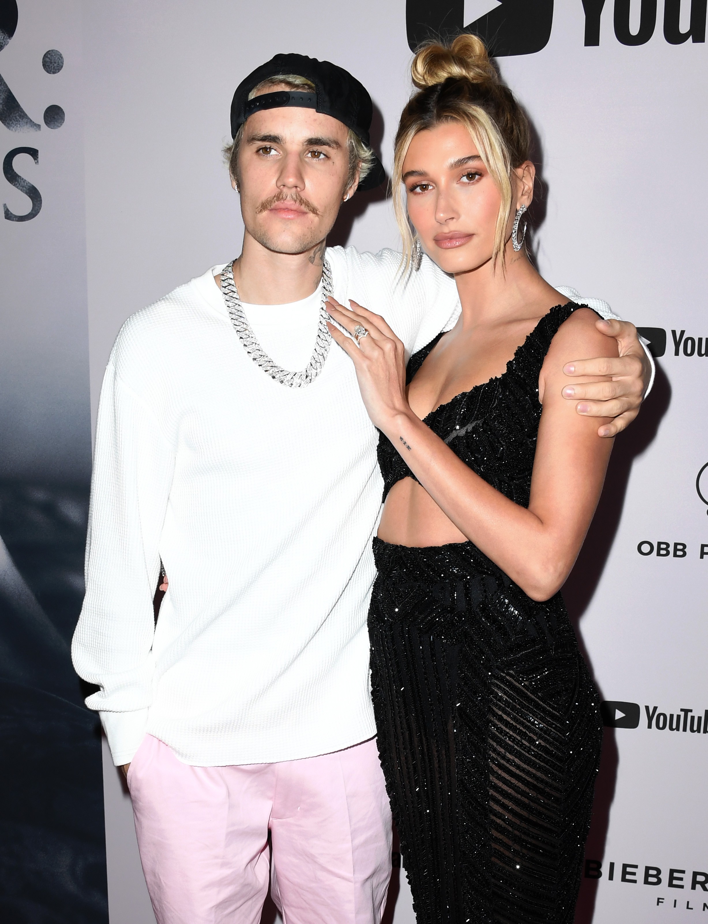 LOS ANGELES, CALIFORNIA - JANUARY 27:  Justin Bieber and Hailey Bieber attend the premiere of YouTube Originals' "Justin Bieber: Seasons" at Regency Bruin Theatre on January 27, 2020 in Los Angeles, California. (Photo by Jon Kopaloff/Getty Images) (Foto: Getty Images)