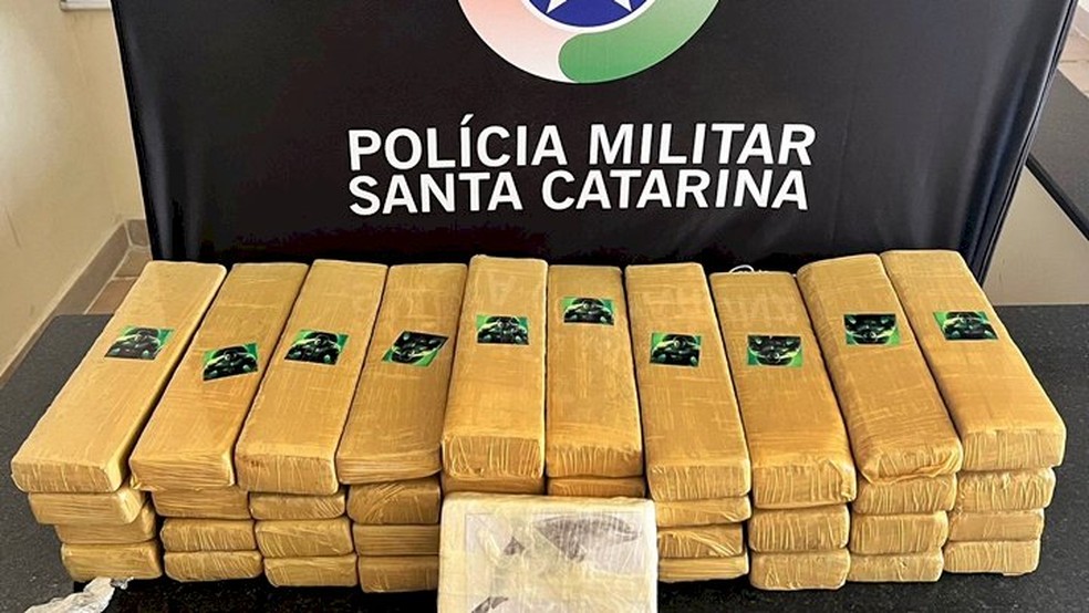 Homem foi preso com mais de 34 kg em drogas — Foto: PM/ Divulgação