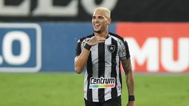 Rafael Navarro comemora gol do Botafogo