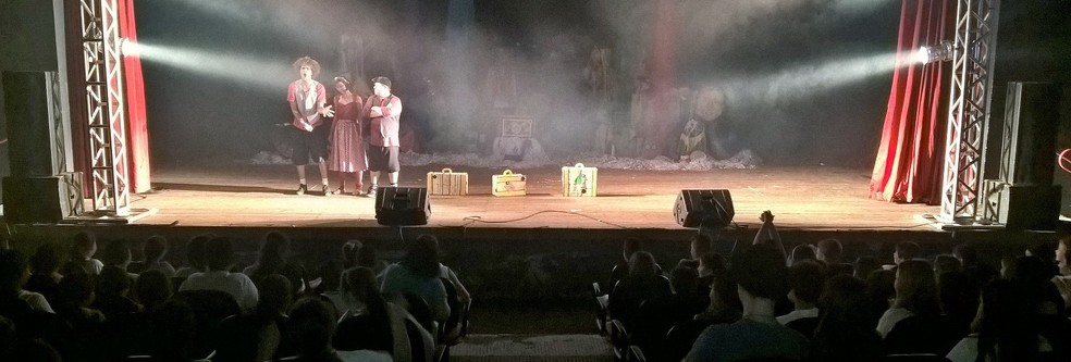 Peça teatral Quem descobriu o Brasil é apresentada em Cacoal — Foto: Magda Oliveira/G1