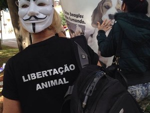 Manifestante usa máscara (Foto: Jéssica Pereira/ Arquivo Pessoal)