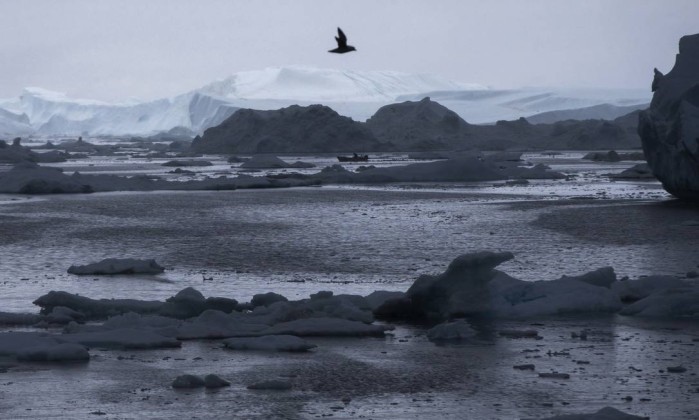 A região do Ártico registrou temperaturas recorde nos últimos anos, com derretimento extenso das camadas de gelo e neveAP