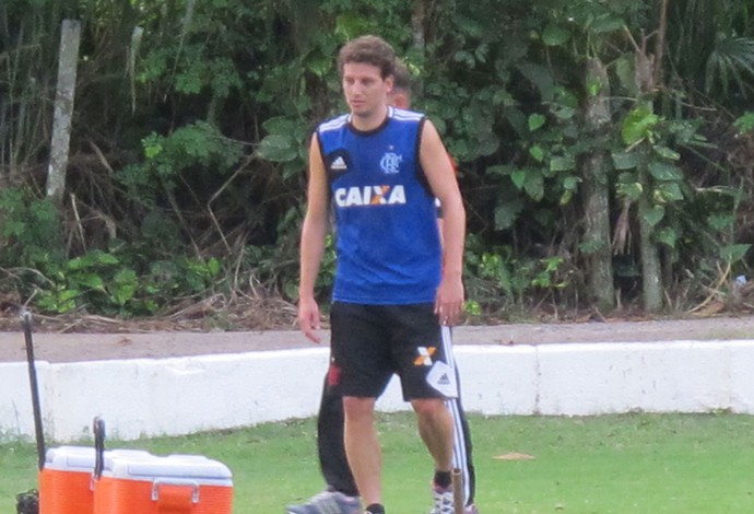 Em recuperação, Elano faz teste e dá indícios de que joga final do Carioca