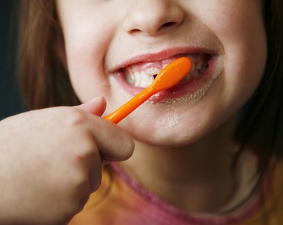 É normal que ainda não tenha caído nenhum dente da criança aos 6 anos?