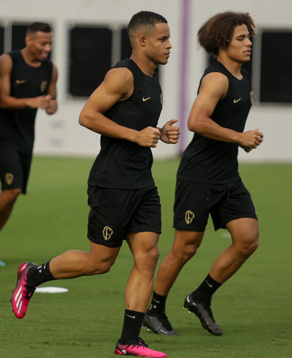 Corinthians se reapresenta após folga dupla de Carnaval e inicia foco no Santos