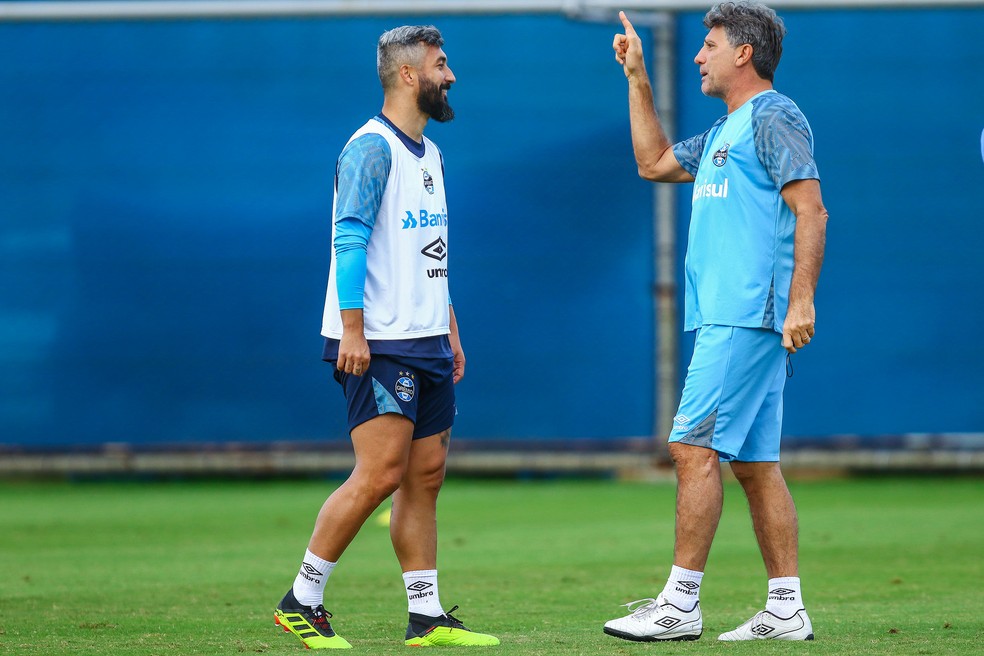 Grêmio espera Renato para definir futuro de Douglas — Foto: Lucas Uebel / Grêmio, DVG