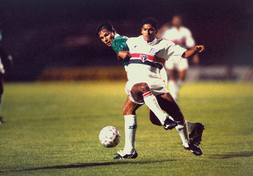 Catê jogou no profissional do São Paulo e morreu de maneira precoce aos 38 anos — Foto: Djalma Vassão / Agência Estado