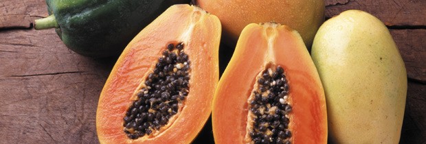 O mamão papaya: antioxidantes, que incluem as vitaminas C e E e betacaroteno, são ótimos para reduzir inflamações e acnes (Foto: Think Stock)