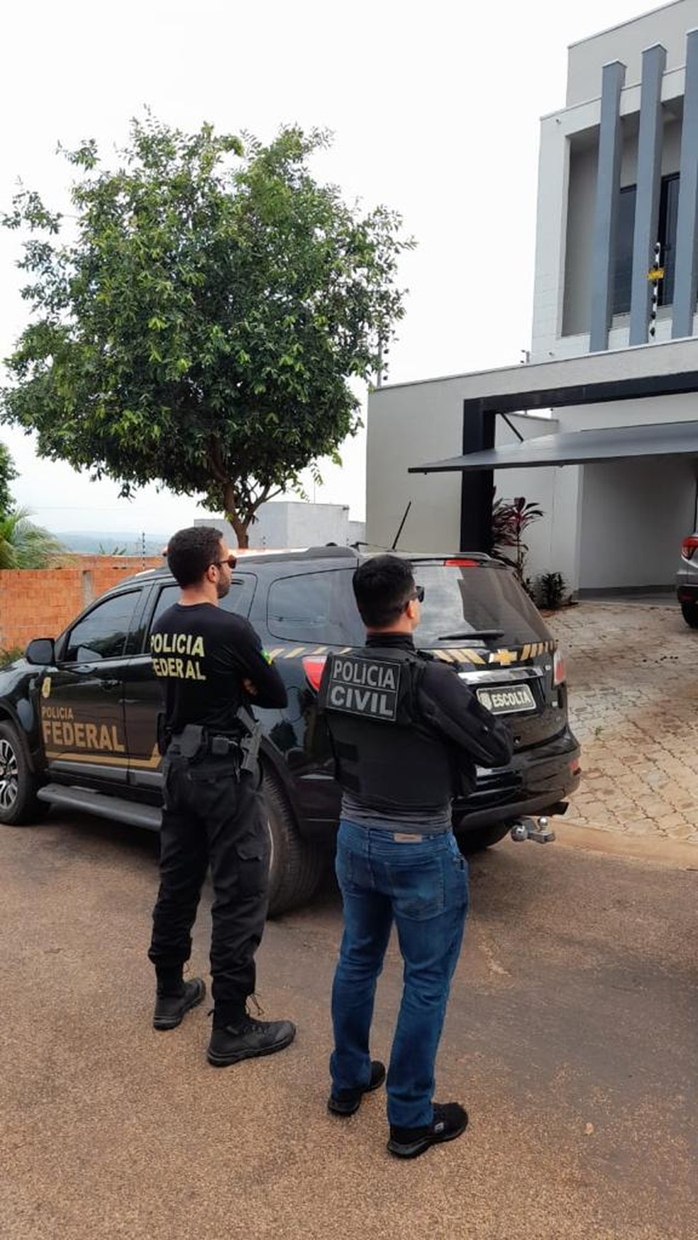 A ordem judicial foi cumprida pela equipe da Polícia Federal em Rondonópolis, com apoio da Delegacia Especializada de Repressão a Crimes Informáticos da Polícia Civil.  — Foto: Polícia Civil