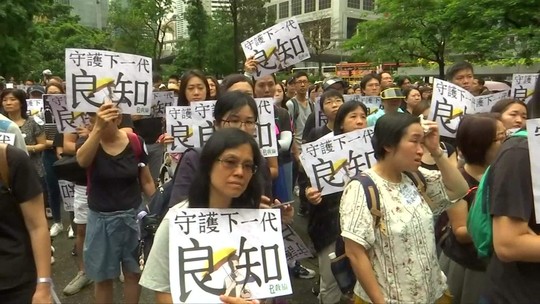 Milhares de professores vão às ruas em Hong Kong