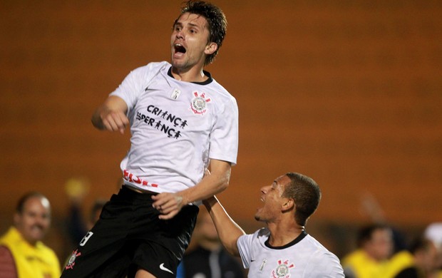 Paulo André gol Corinthians (Foto: José Patrício / Ag. Estado)