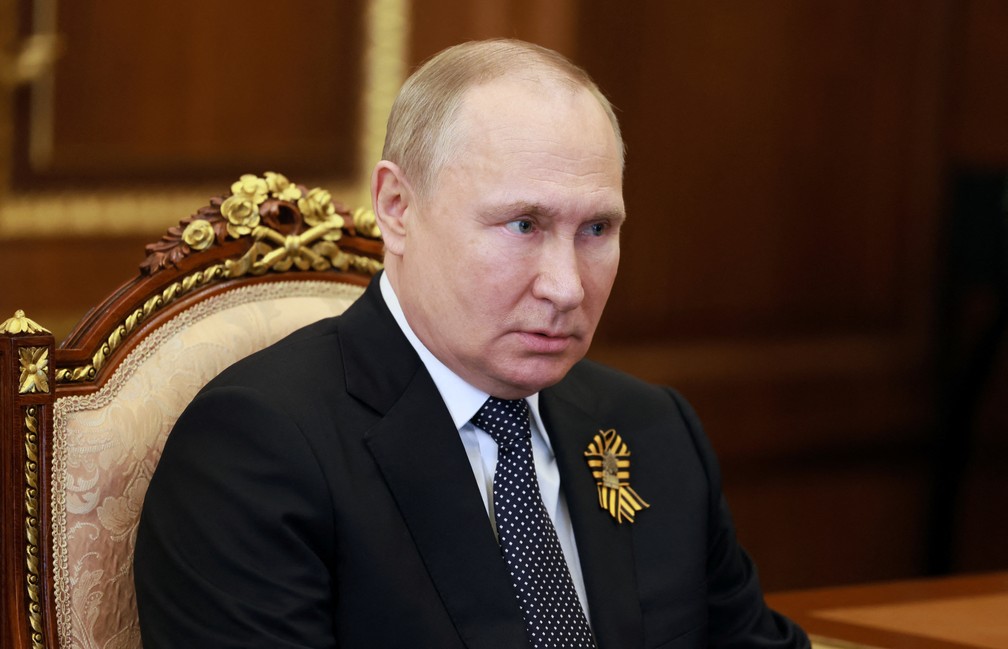 Presidente da Rússia, Vladimir Putin, durante reunião em Moscou no dia 9 de maio de 2022 — Foto: Mikhail Metzel/Pool via Reuters