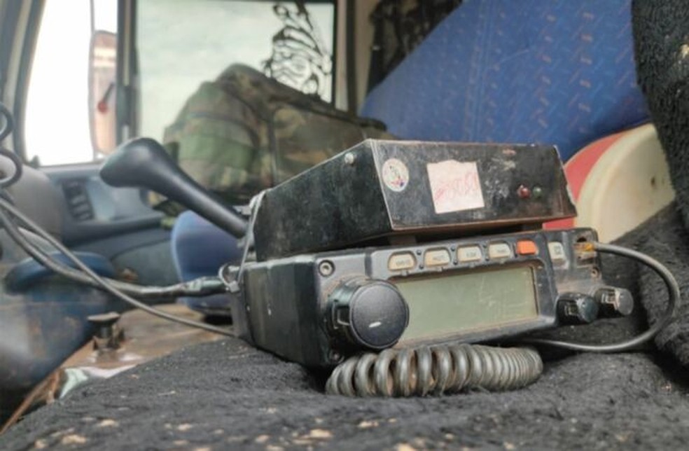 Rádio transmissor apreendido em Espigão do Oeste (RO).  — Foto: Batalhão de Polícia Ambiental/Reprodução