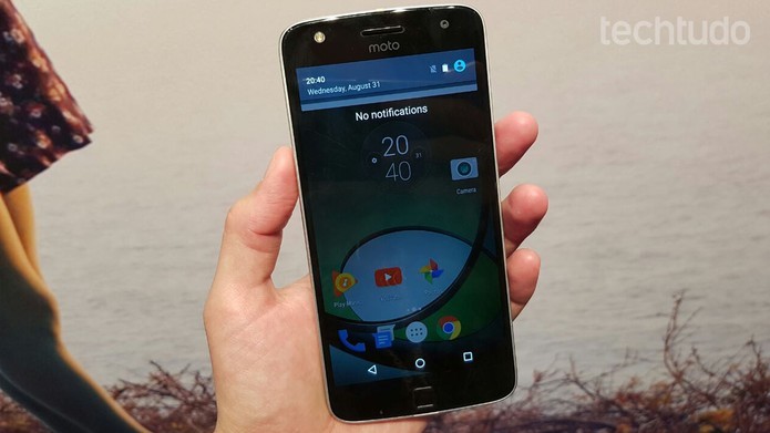 Moto Z Play conta com tela de 5,5 polegadas com resolução HD (Foto: Reprodução/Elson de Souza)