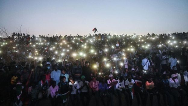 BBC: No Sudão, o acesso à internet foi bloqueado durante protestos em abril de 2019 (Foto: GETTY IMAGES VIA BBC )