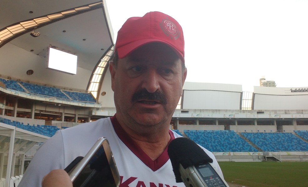 Técnico acredita que Danilo terá condição de jogo no sábado diante da Aparecidense-GO  (Foto: Leonardo Erys/GloboEsporte.com)