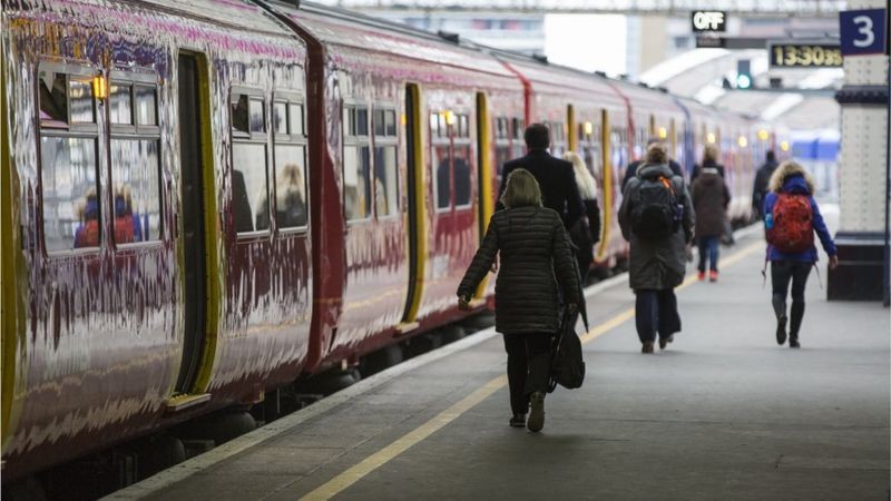 Investir em transporte público e acessível é uma das medidas necessárias para ajudar o meio ambiente (Foto: Getty Images via BBC News)