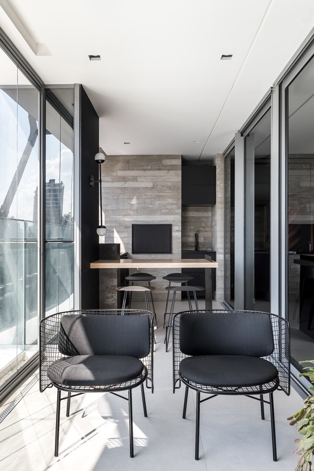 Apartamento de 200 m² tem décor jovem pensado para receber e relaxar  (Foto: Eduardo Macarios)