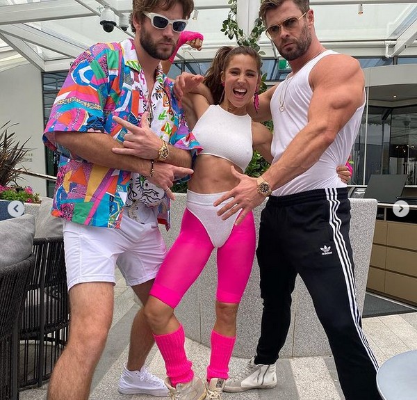 Chris Hemsworth com a esposa e o irmão na festa de aniversário de seu assistente (Foto: Instagram)