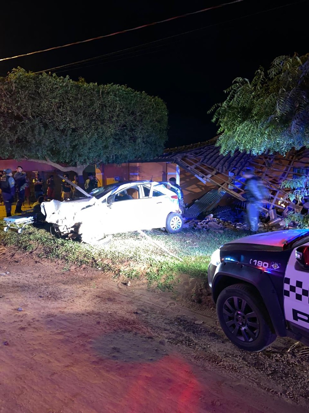 Polícia encontrou latas de cerveja no veículo — Foto: PM-MT/Divulgação