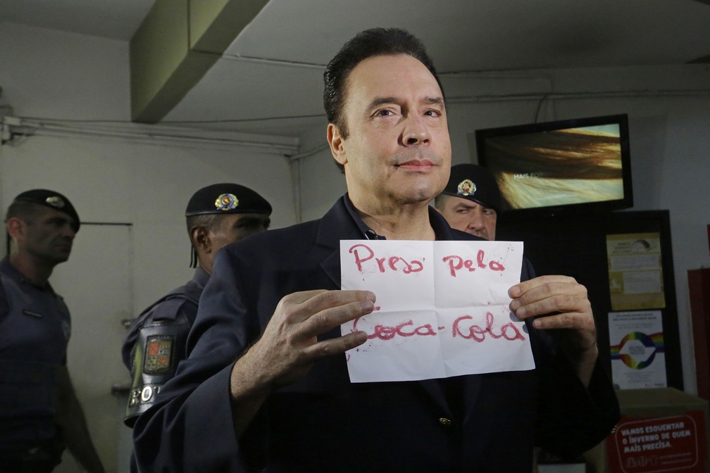 A Polícia Militar prendeu o dono da empresa de refrigerantes Dolly, Laerte Codonho, em sua casa na Granja Viana, em Cotia, na Grande São Paulo (Foto: Nelson Antoine/Estadão Conteúdo)