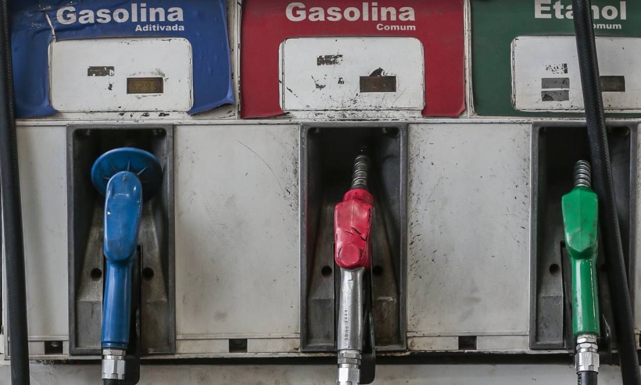Os combustíveis foram os principais vilões da inflação em 2021. O etanol disparou 62,23% no ano passado. Já a gasolina, 47,49%. O gás de botijão subiu 36,99%. São preços que influenciam outros preços na economia  — Foto: Edilson Dantas / Agência O Globo