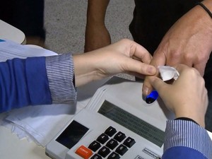 Em fase de testes, Itapeva e Marmelópolis são as únicas do Sul de Minas a usarem biometria nas eleições deste ano (Foto: Reprodução EPTV/ Edson de Oliveira)