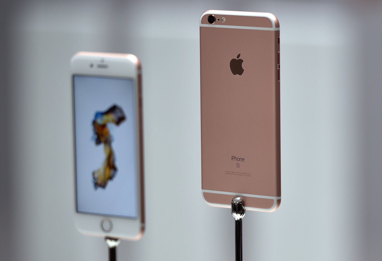 iPhone 6S, lançado em 2015 — Foto: AFP