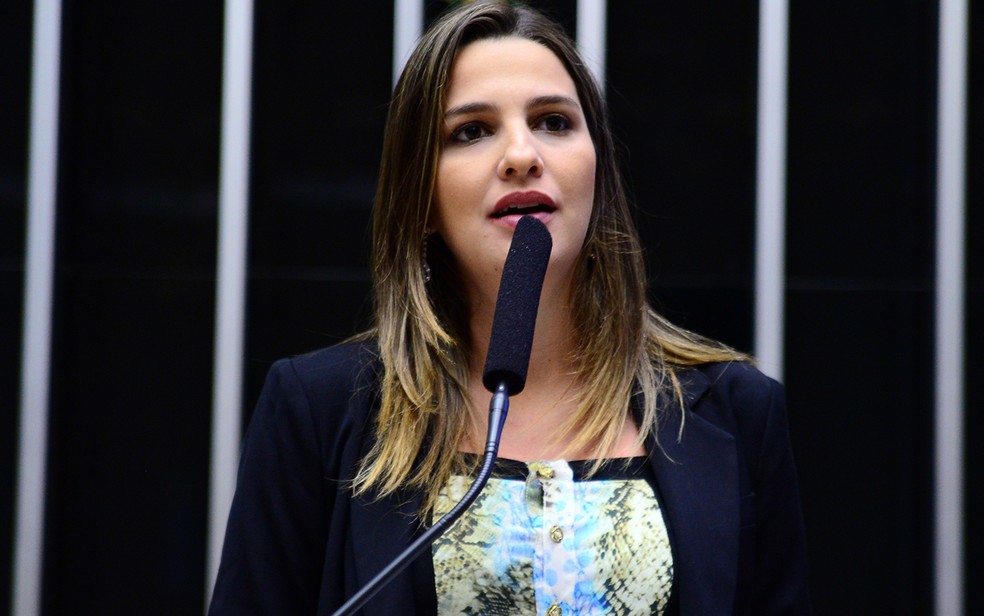 Deputada Clarissa Garotinho (PR-RJ) no plenário da Câmara — Foto: Nilson Bastian/Câmara dos Deputados