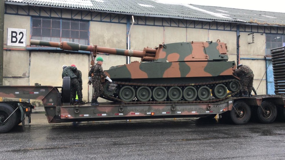 Tanques foram adquiridos nos Estados Unidos e serão incorporados ao efetivo do Exército — Foto: Fábio Eberhardt/RBS TV 