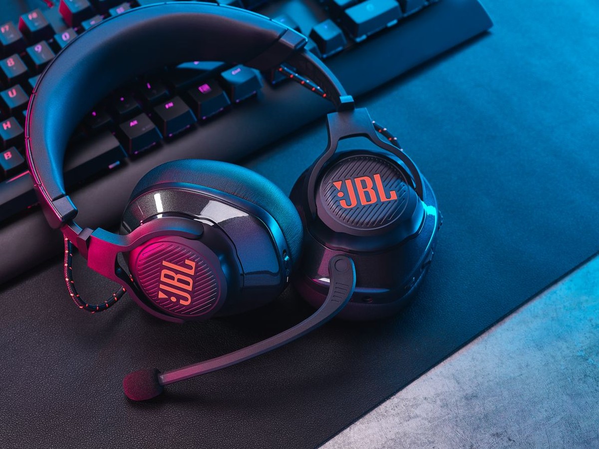 JBL anuncia Quantum 610, headset gamer com até 40 horas de bateria
