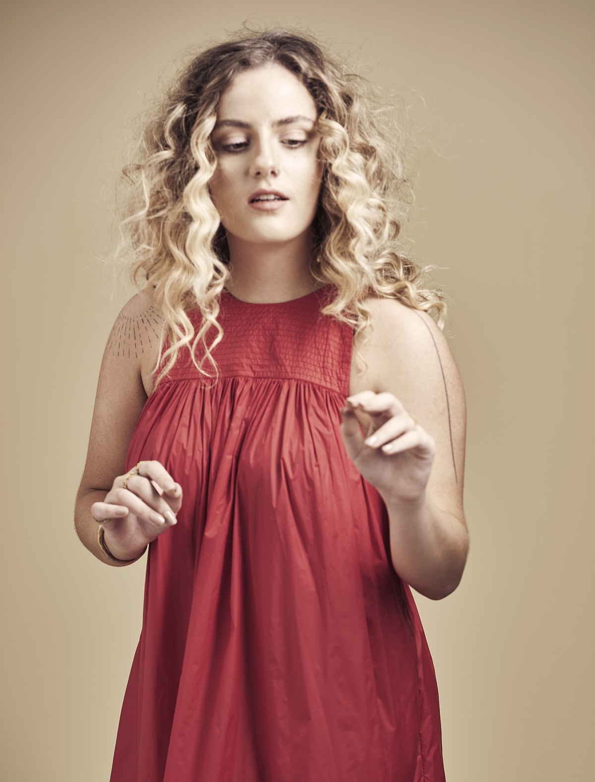 Sophia Ardessore surge na praia do samba-jazz com o álbum ‘Porto de paz’ ​​|  Weblog do Mauro Ferreira