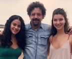 O músico Chico Teixeira ao lado das atrizes Bella Campos e Alanis Guillen  | Arquivo pessoal
