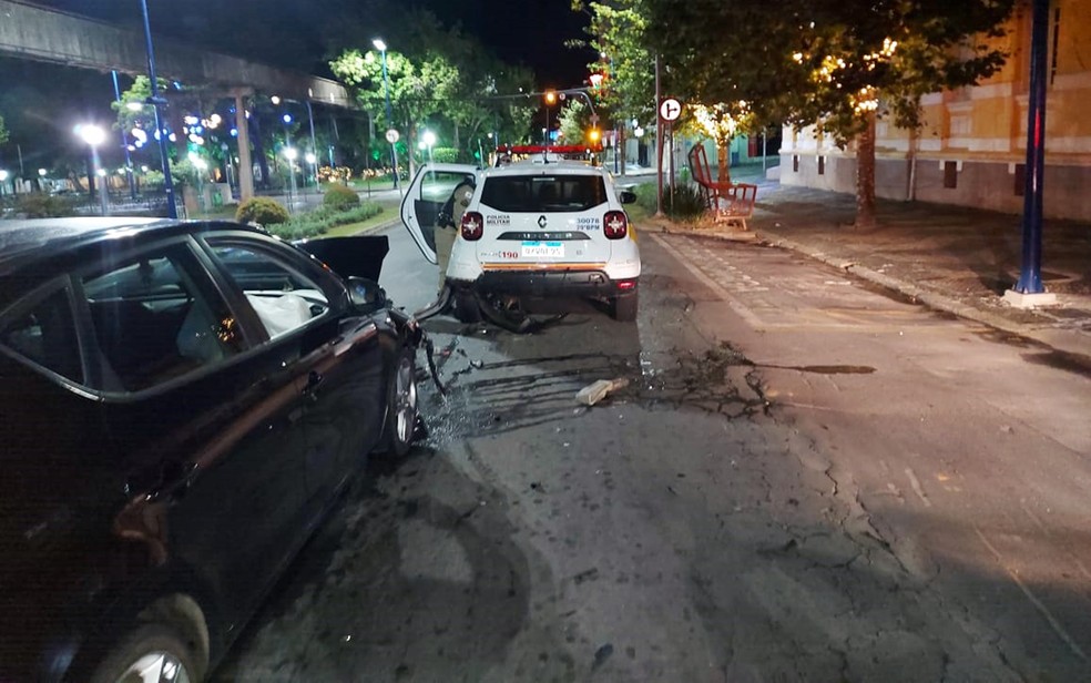 Polícia encontrou cocaína no veículo durante vistoria. — Foto: Divulgação / PM