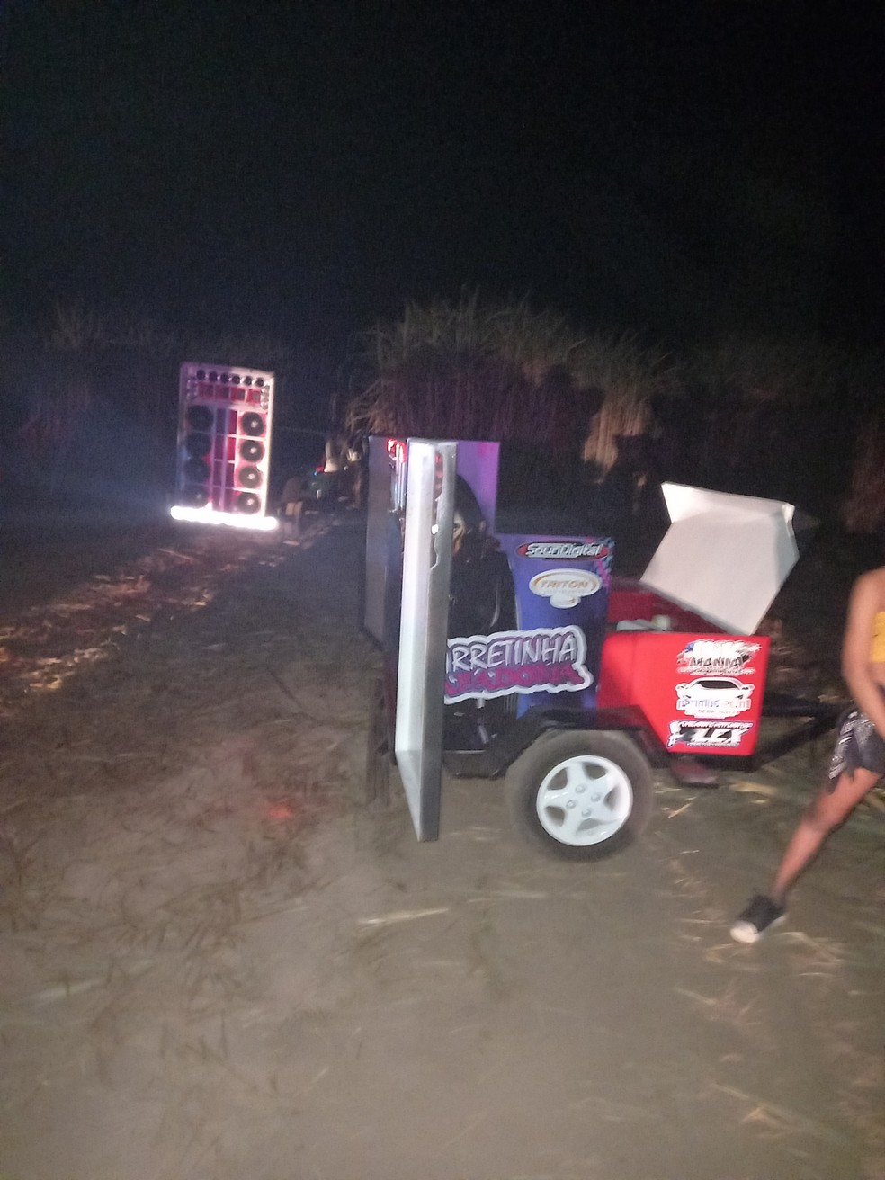 Duas festas com aglomeração de 250 pessoas foram fechadas na madrugada deste domingo (13) na cidade de Nova Olímpia — Foto: PMMT