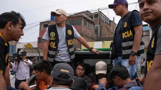 Prisão de manifestantes em universidade eleva tensão no Peru 