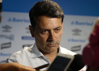 Grêmio usa Dudu de exemplo e tenta sair do comum por reforço no ataque
