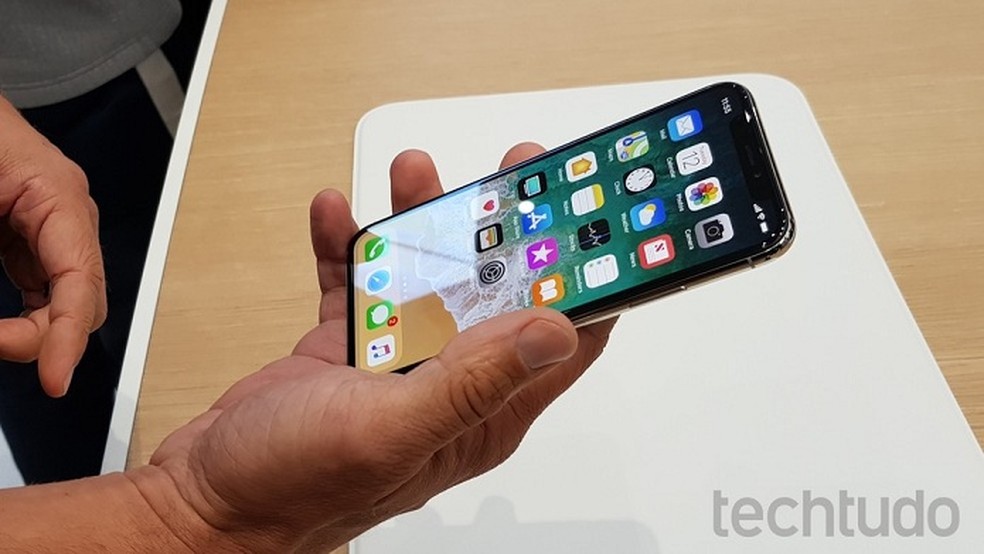 iPhone X não traz botão Home — Foto: Thássius Veloso/TechTudo