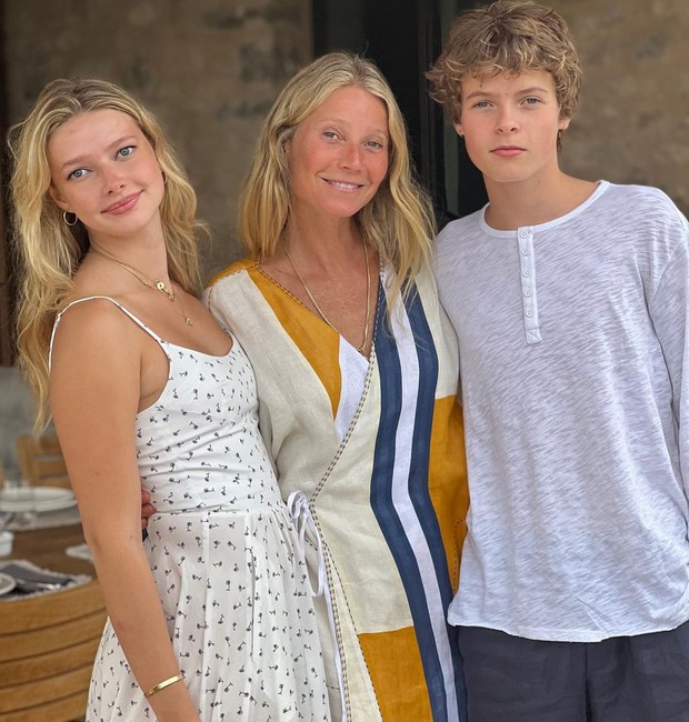 Gwyneth Paltrow com os filhos, Apple e Moses Martin (Foto: Reprodução / Instagram)