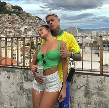 MC Cabelinho e Bella Campos assumiram o namoro no inicio de Maio — Foto: Reprodução/Instagram