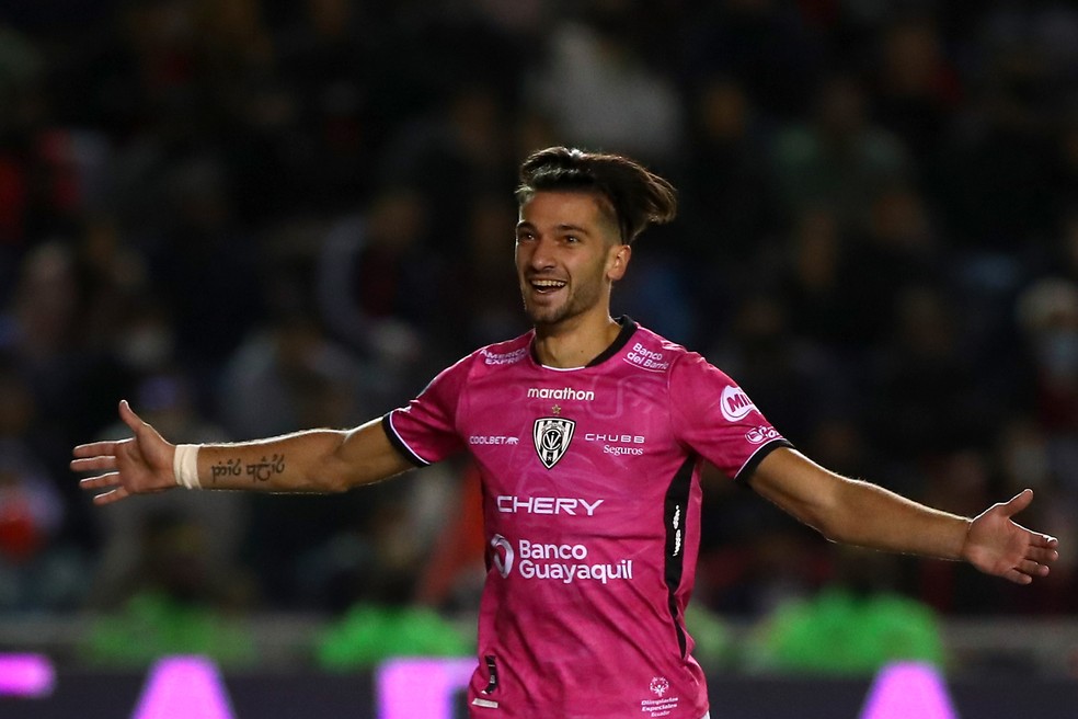 Lautaro Díaz festeja gol pelo Independiente del Valle — Foto: Raul Sifuentes/Getty Images