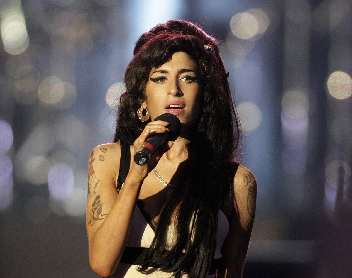 Amy Winehouse em FOTOS: relembre shows em festivais e vinda ao Brasil - Vimarsana News