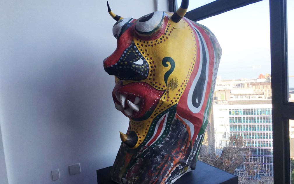 Máscara gigante da 'careta' da cidade de Maragogipe, na Casa do Carnaval, em Salvador — Foto: Maiana Belo/G1 BA