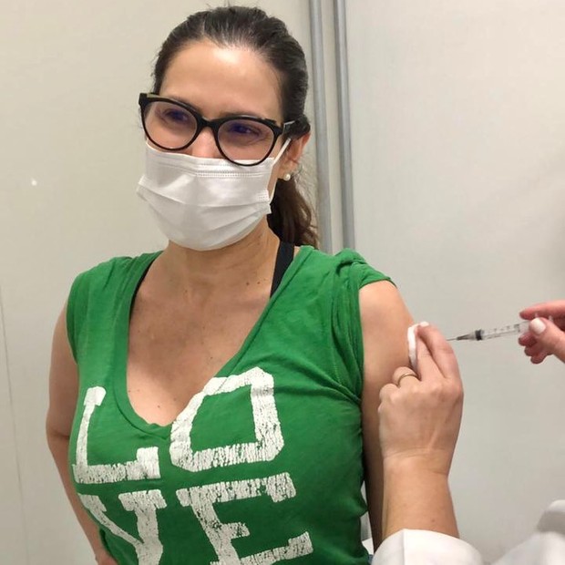 Virgíinia Cavendish é vacinada contra Covid-19 (Foto: Reprodução/Instagram)