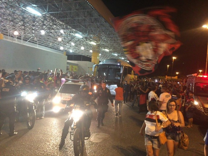 Chegada Flamengo - Aracaju (Foto: Raphael Zarko)
