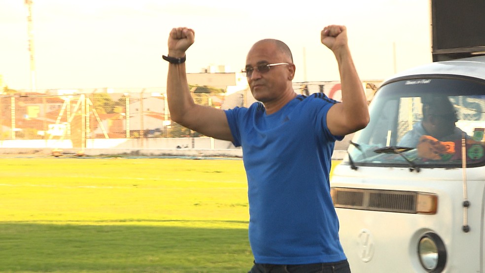 O treinador Oliveira Canindé disse que o América de Natal poderá ser o primeiro adversário do Treze na pré-temporada (Foto: Reprodução / TV Paraíba)