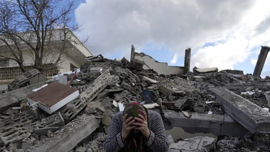 Terremoto danifica pistas de pouso e dificulta chegada de ajuda à Turquia
