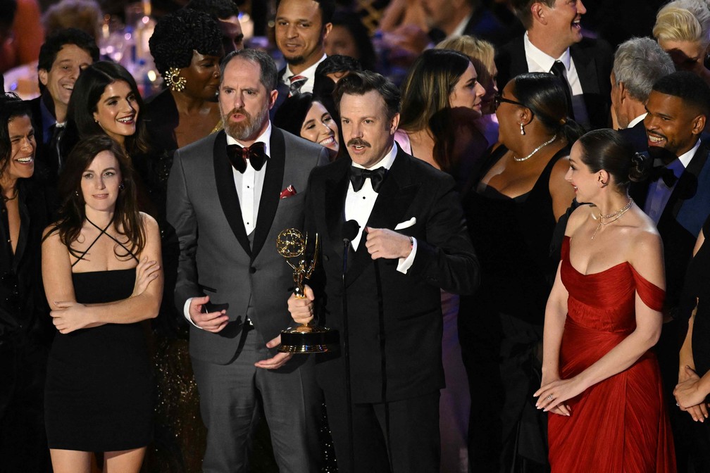  Jason Sudeikis e elenco de 'Ted Lasso' recebem o Emmy de melhor série de comédia — Foto: Patrick T. Fallon/AFP